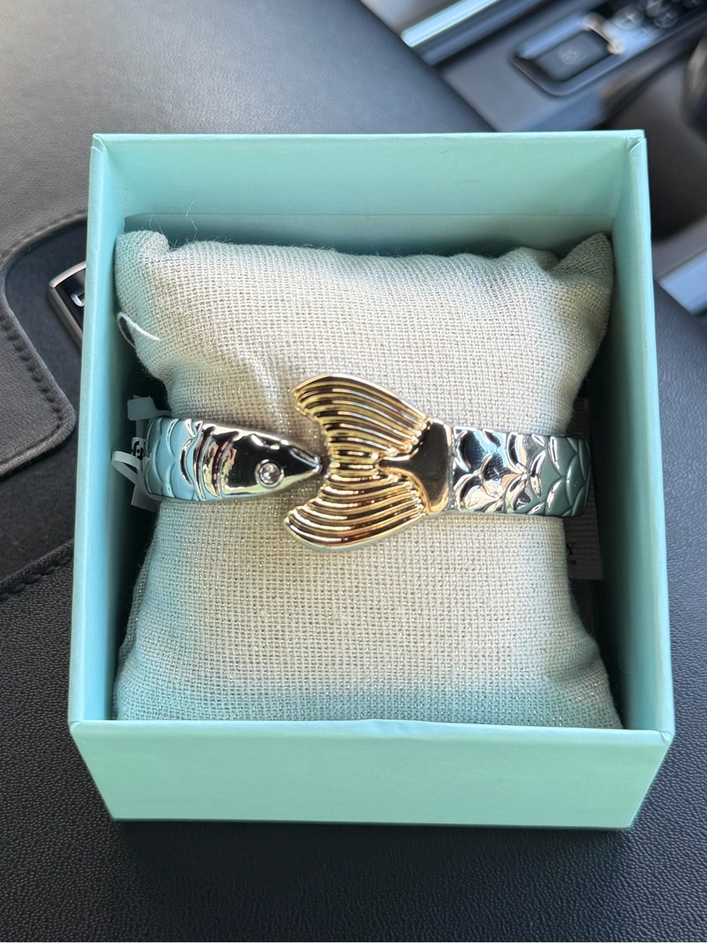 Piper K Two-Tone Fish Tail Sardine Coastal sea life bangle Bracelet Silver Gold - Picture 7 of 7